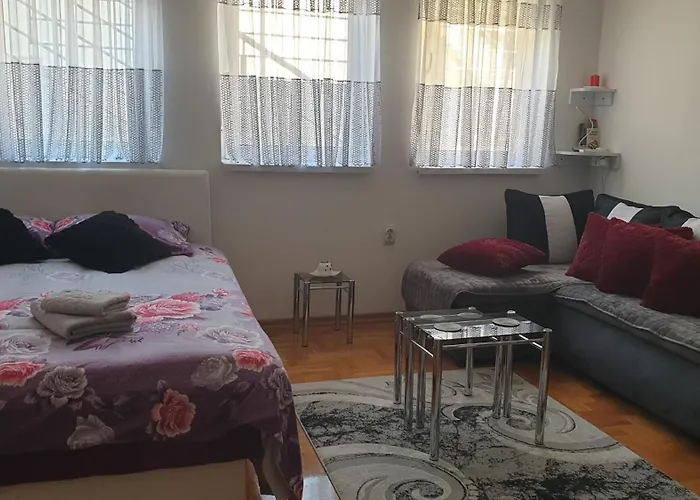 Διαμέρισμα Bb4 *